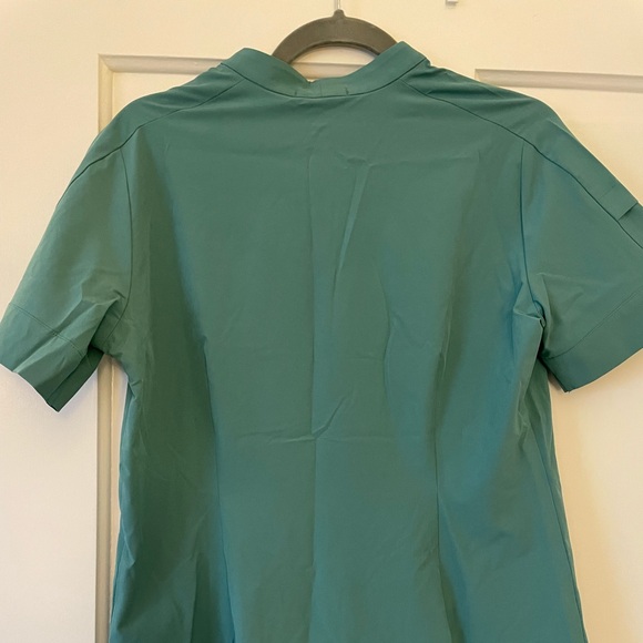 Figs Eucalyptus Mena FreeX scrub top - Picture 2 of 2